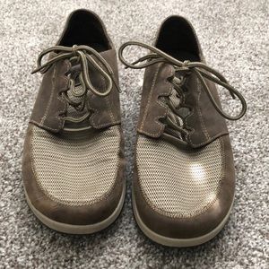 Men’s Olukai Makia Lace leather and mesh sneakers. Size: 9M. Gently used. Tan.